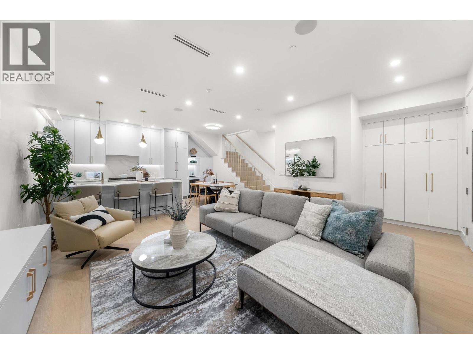 1 1582 2ND Avenue - photo 2