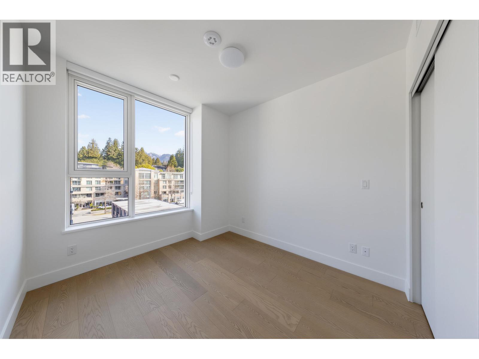 503 423 6TH STREET, West Vancouver
