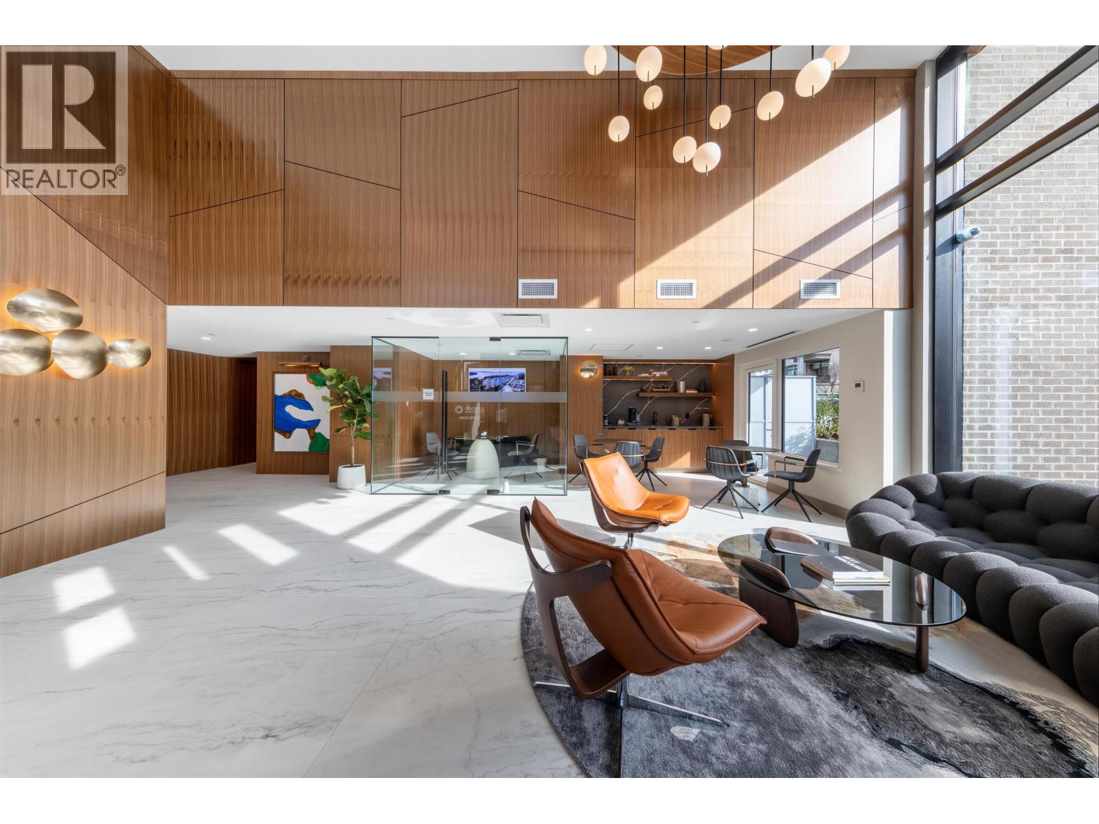503 423 6TH STREET, West Vancouver