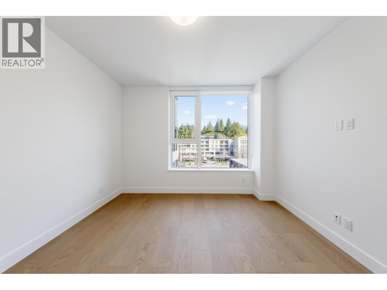 503 423 6TH STREET, West Vancouver