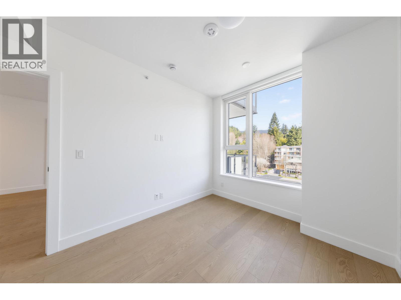 503 423 6TH STREET, West Vancouver