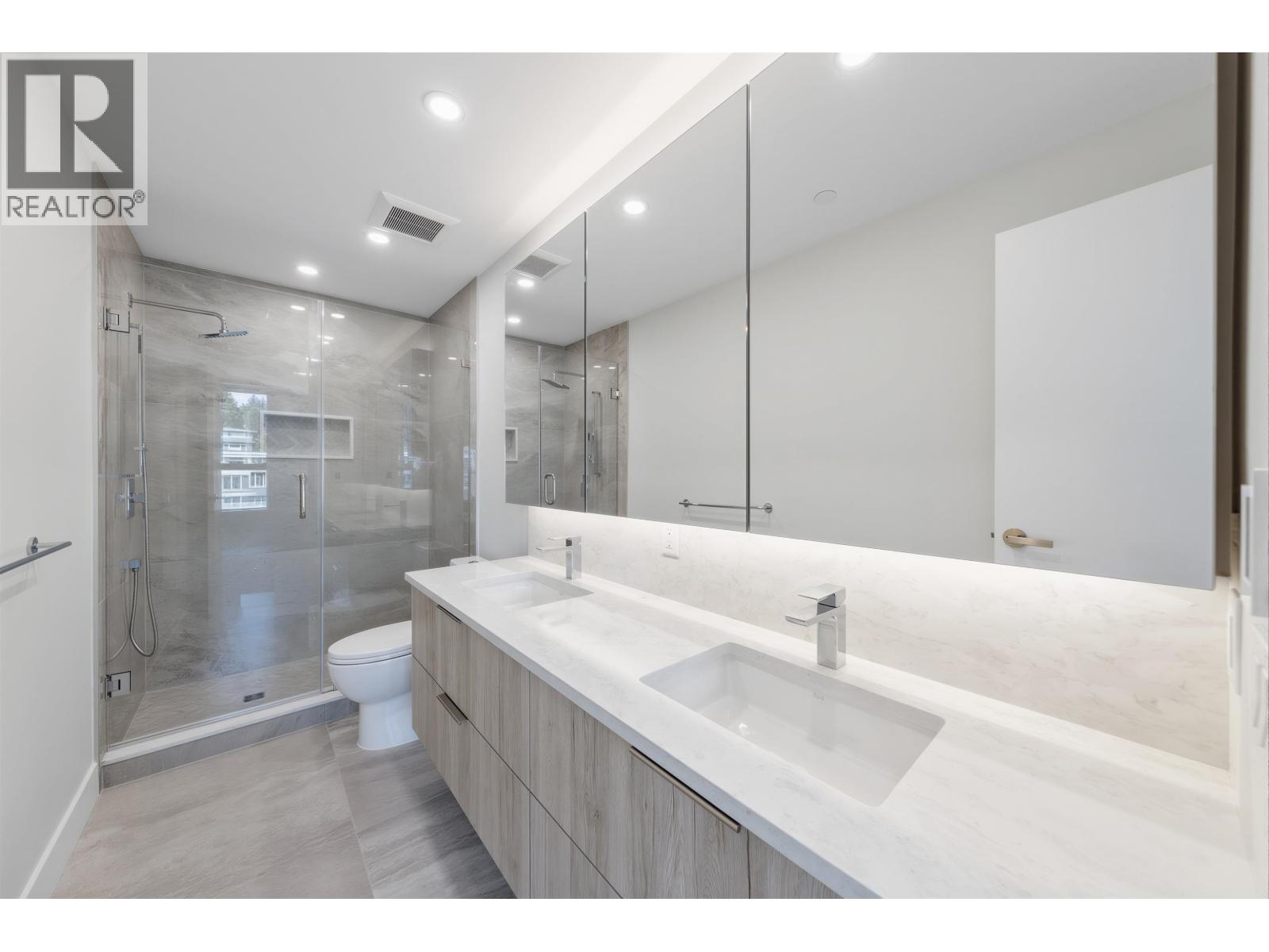 503 423 6TH STREET, West Vancouver