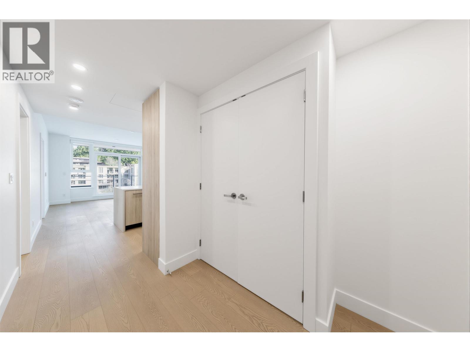 503 423 6TH STREET, West Vancouver