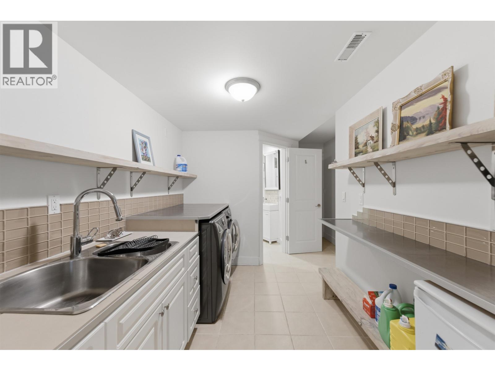 543 CONNAUGHT Drive, Delta