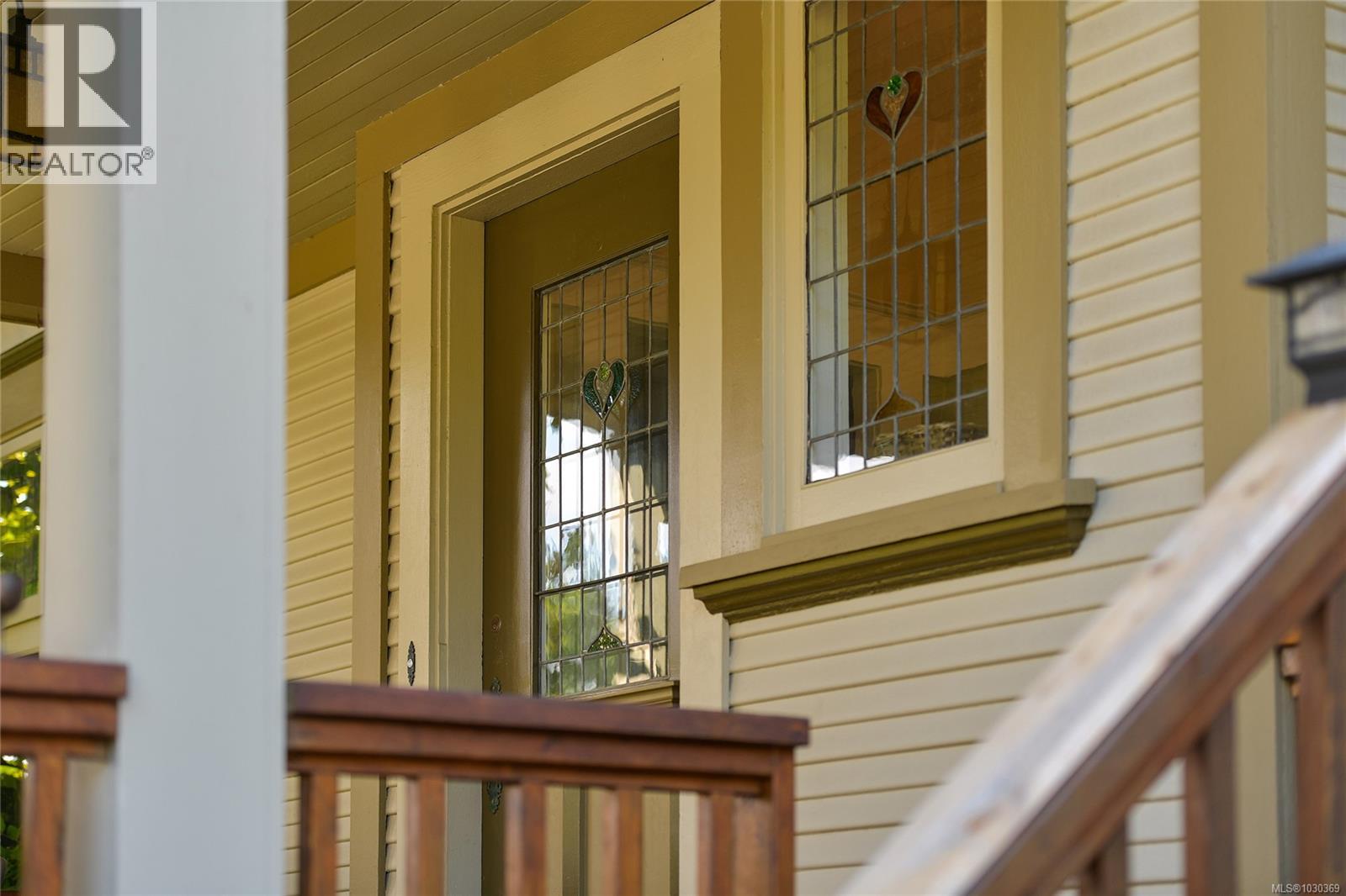 566 GORGE RD W - Image 2