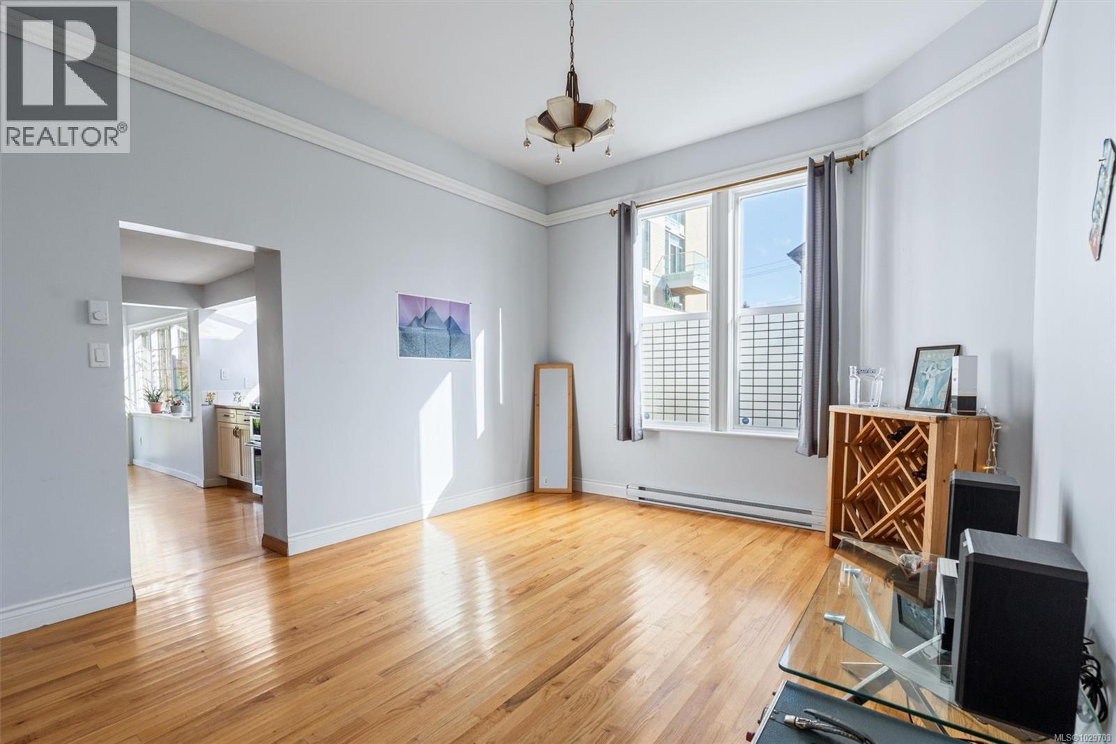  1525 Davie Street, Victoria