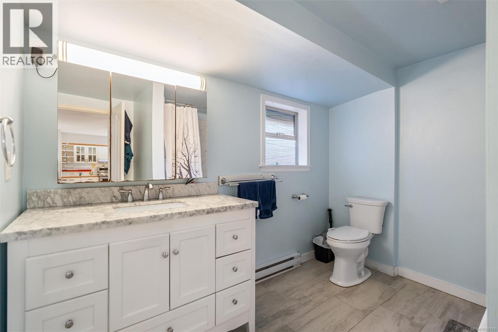  1525 Davie Street, Victoria