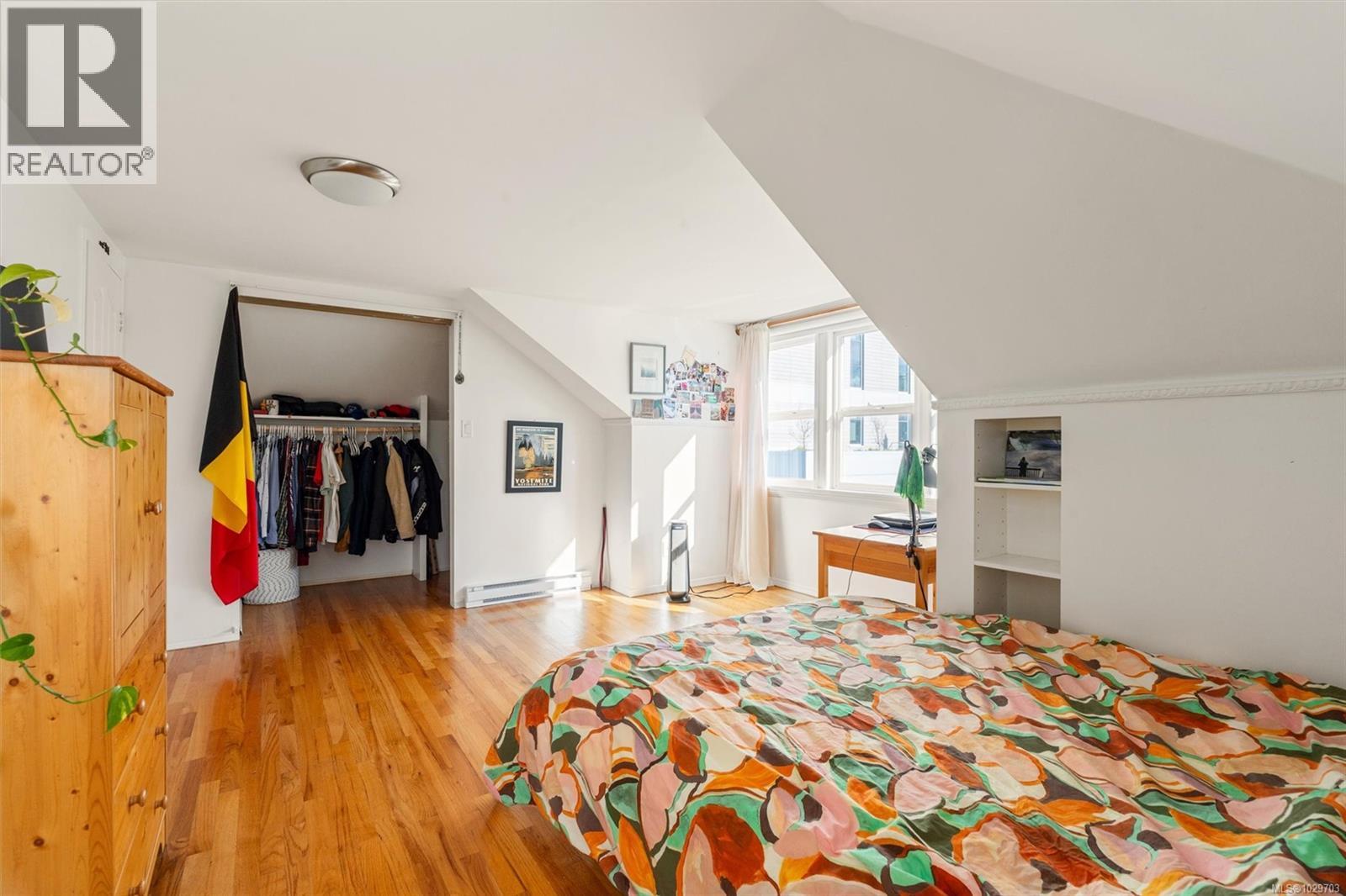  1525 Davie Street, Victoria