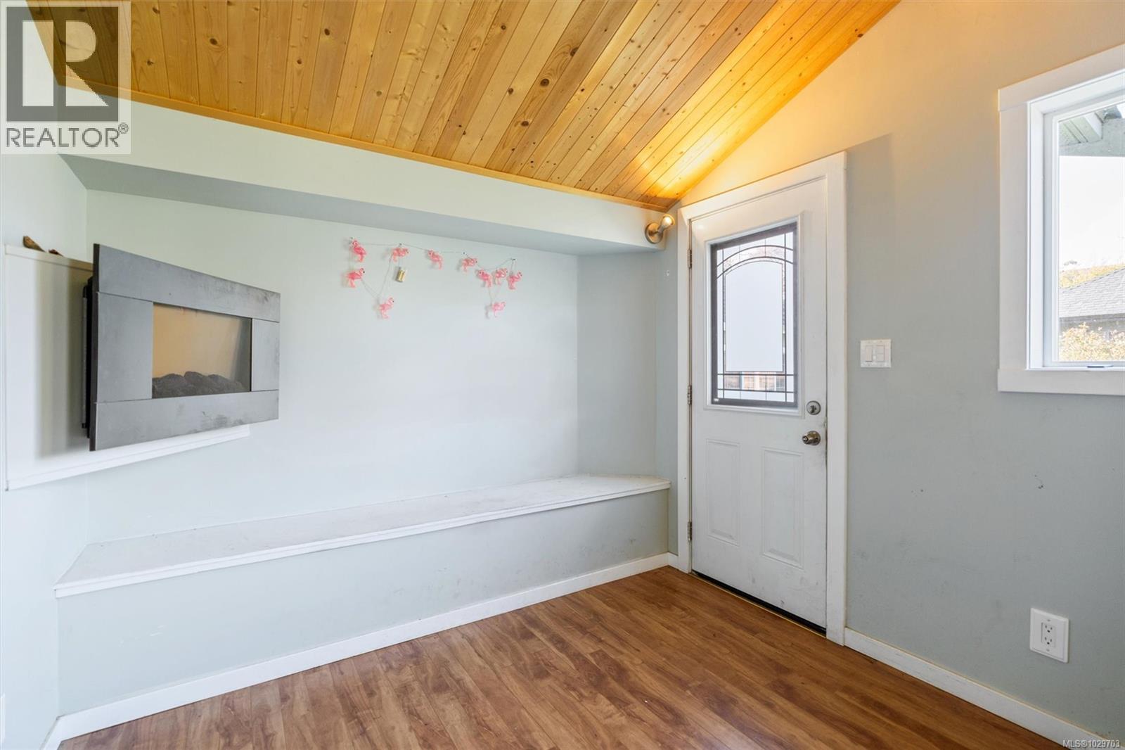  1525 Davie Street, Victoria