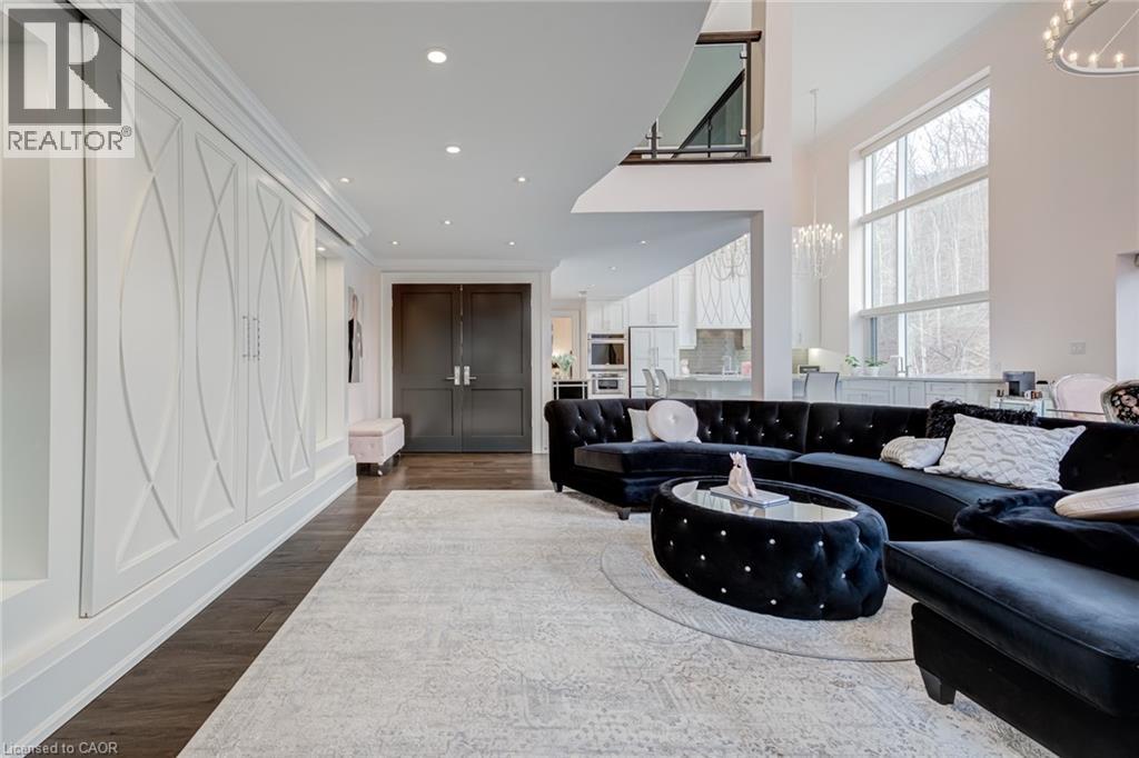 #215 397 KING Street W - 21