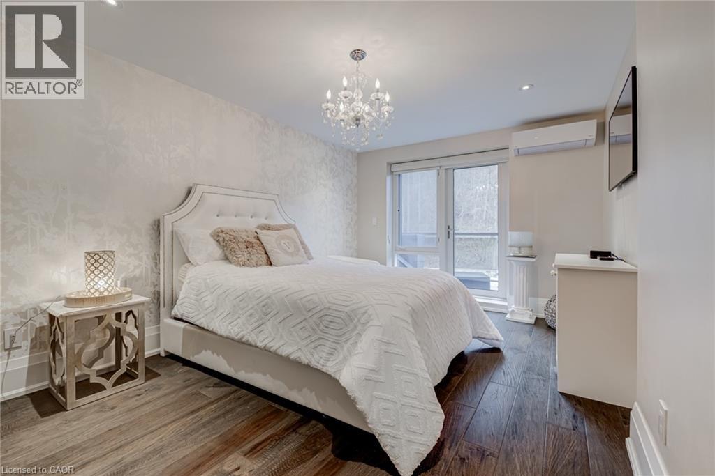 #215 397 KING Street W - 31