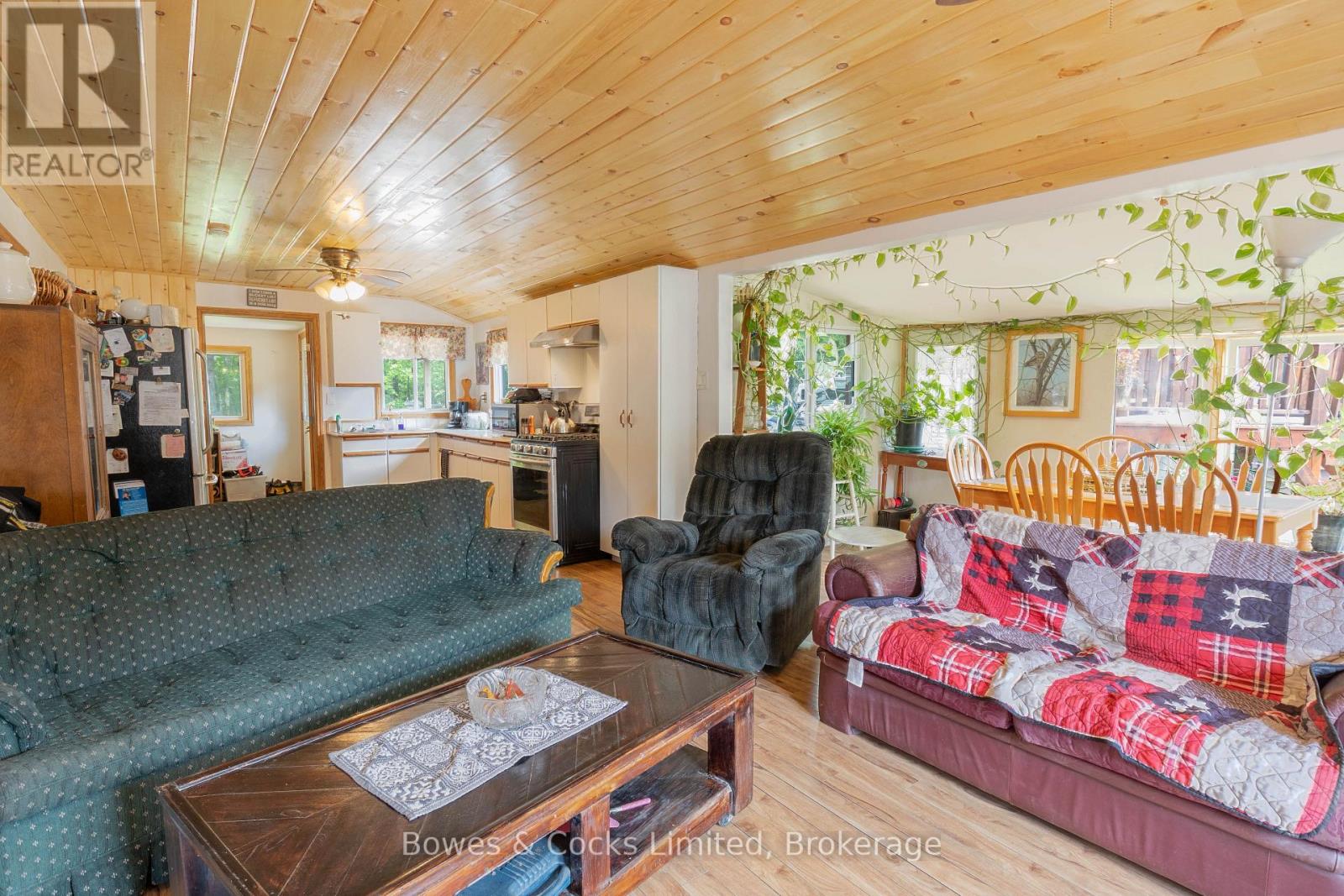 Single Family House Bungalow for Sale in  FORTESQUE LAKE ROAD Highlands East (Glamorgan) 