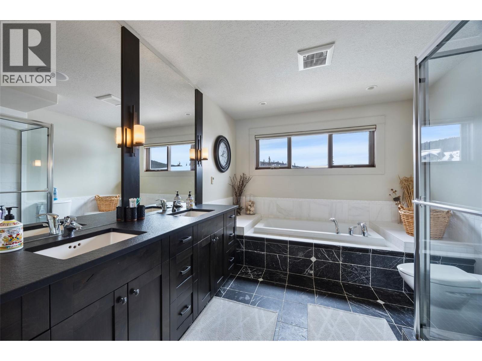 #16 5040 VALLEY DRIVE - 29