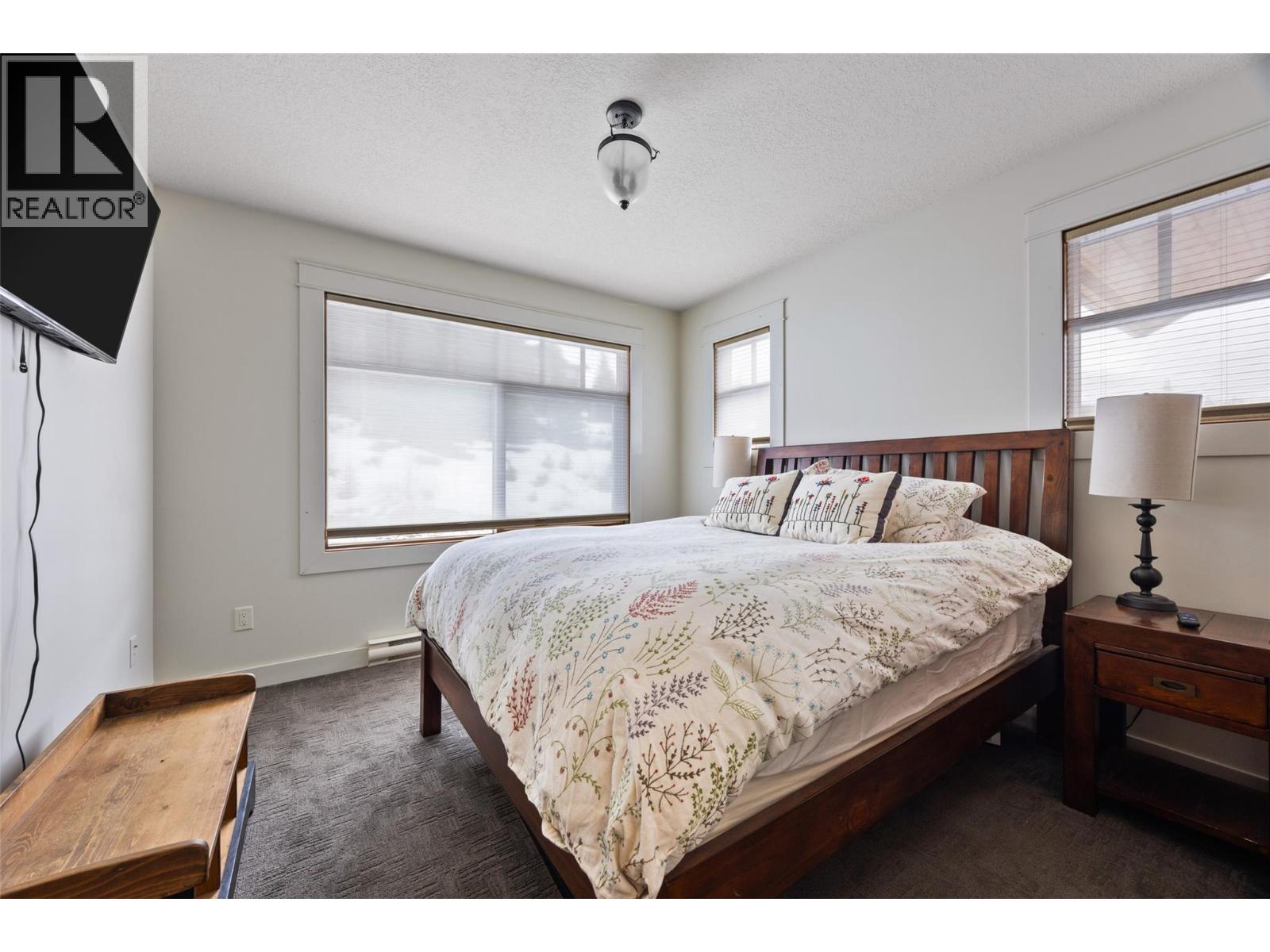 #16 5040 VALLEY DRIVE - 21