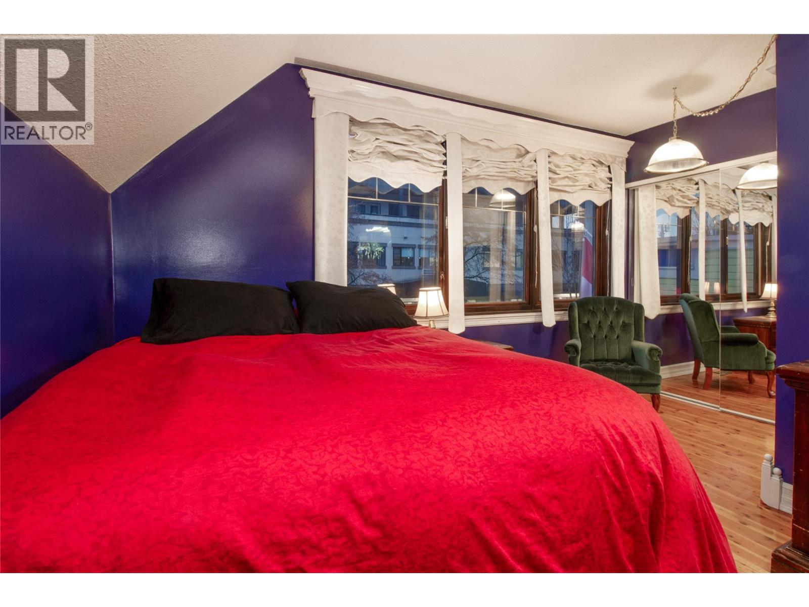 304 FIRST STREET W - 21