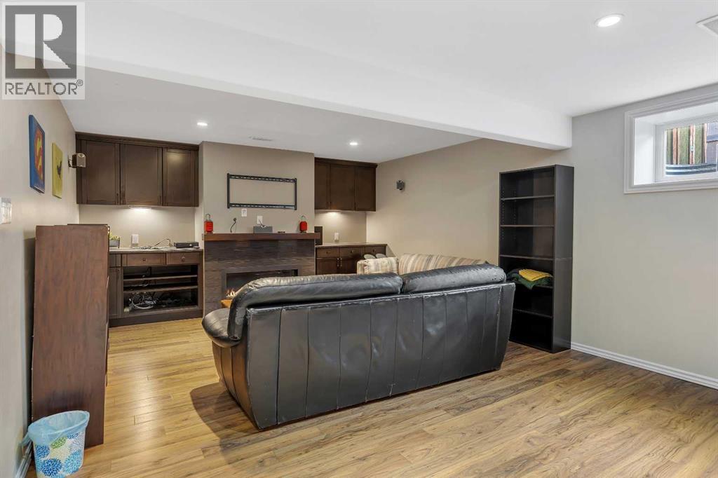 Single Family House for Sale in  Tuscany Ravine Manor NW Tuscany Calgary 