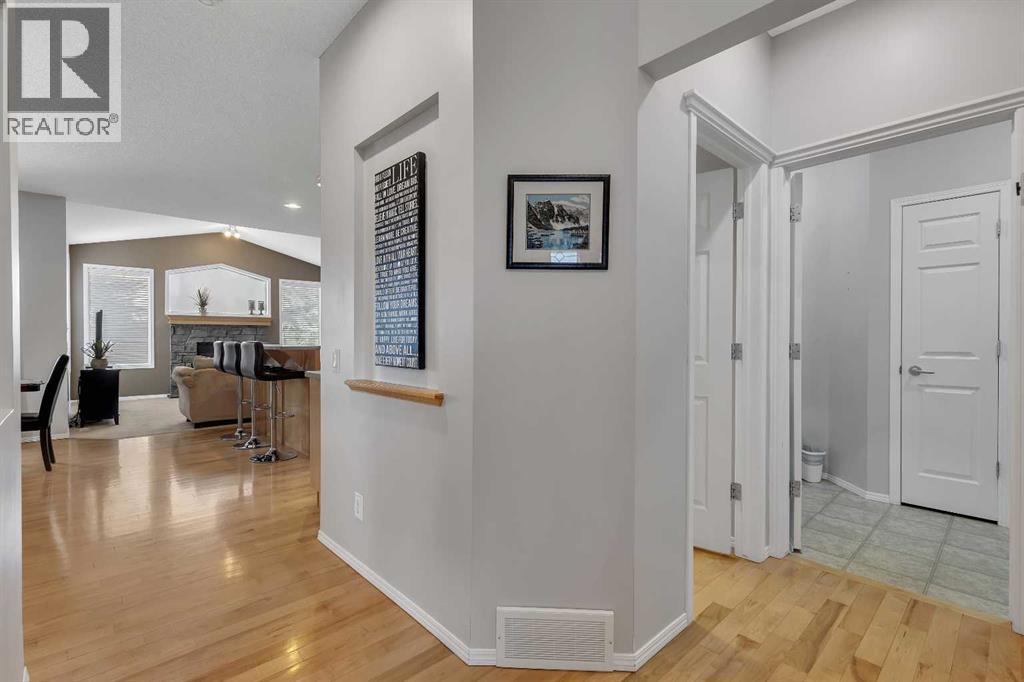 Single Family House for Sale in  Tuscany Ravine Manor NW Tuscany Calgary 