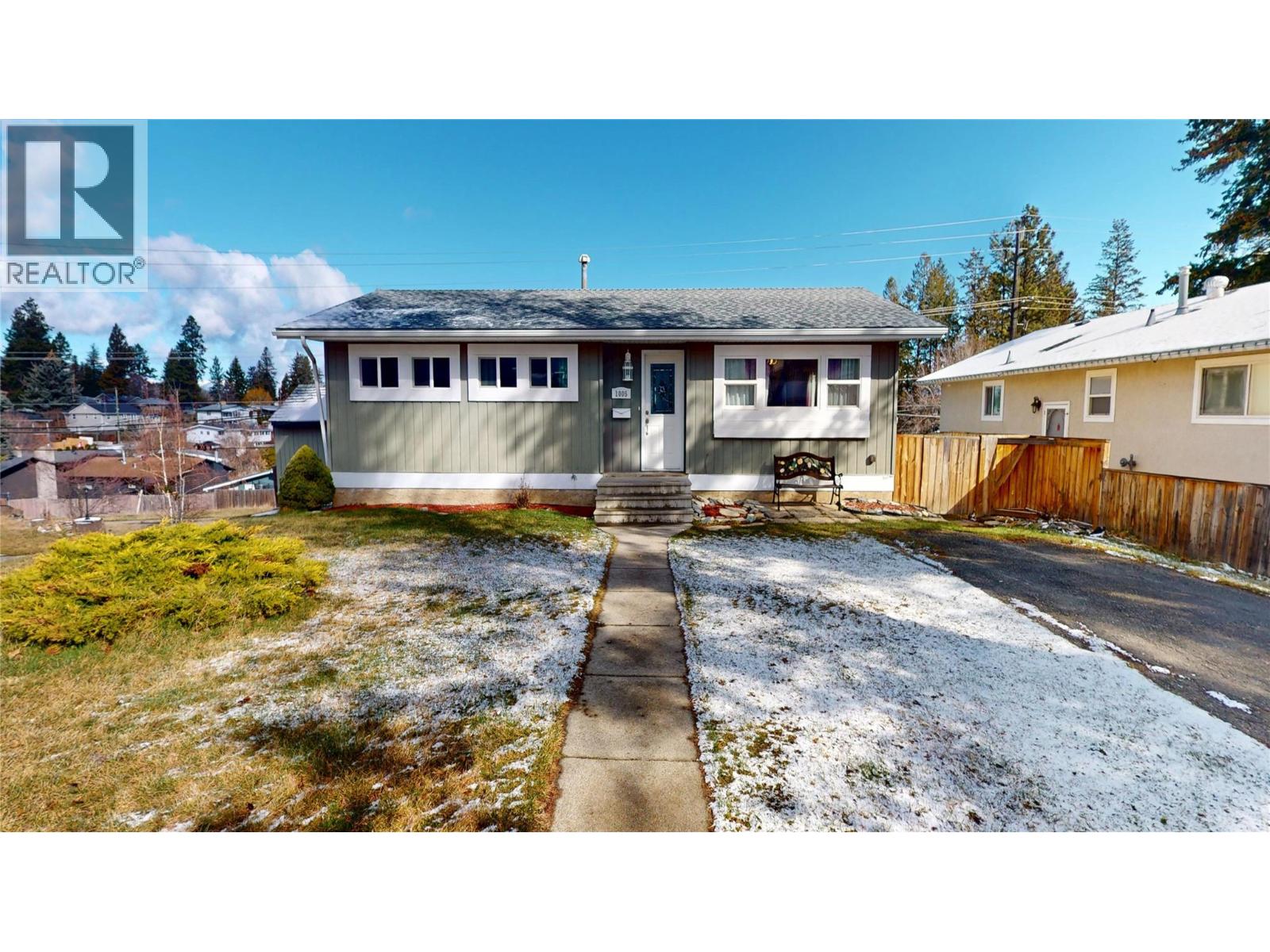 1005 16 Avenue S - 2