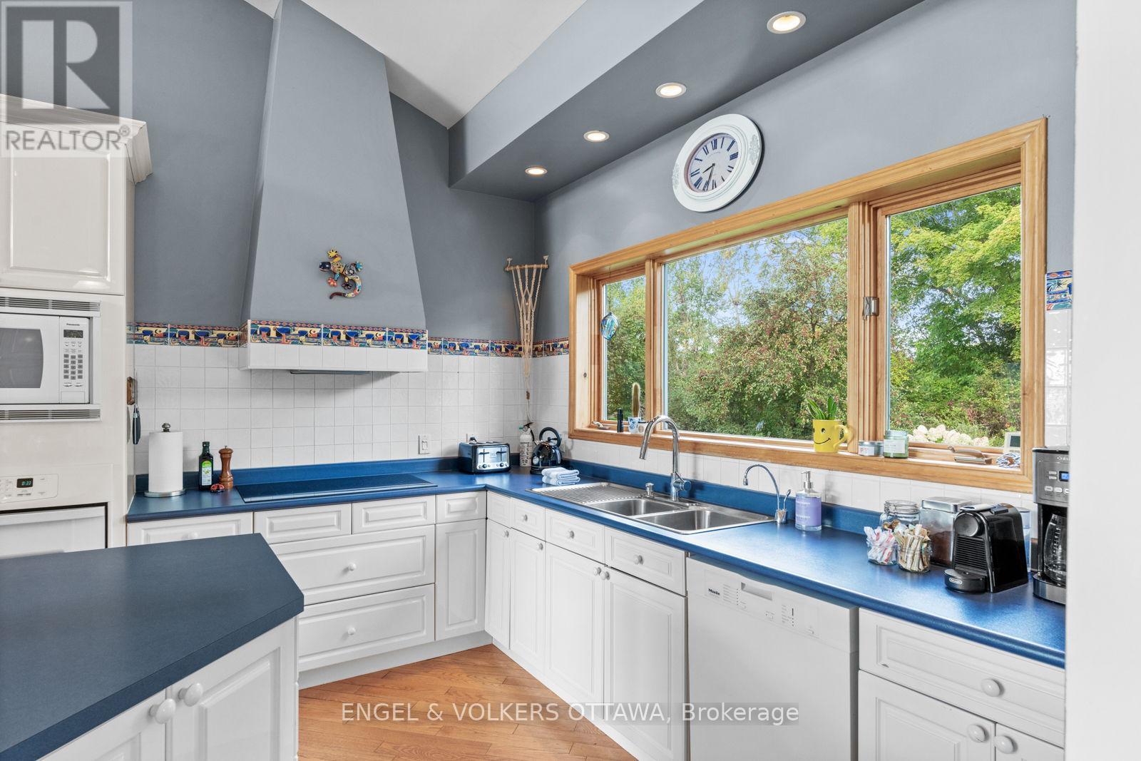 70 BELMONTE LANE — photo 15