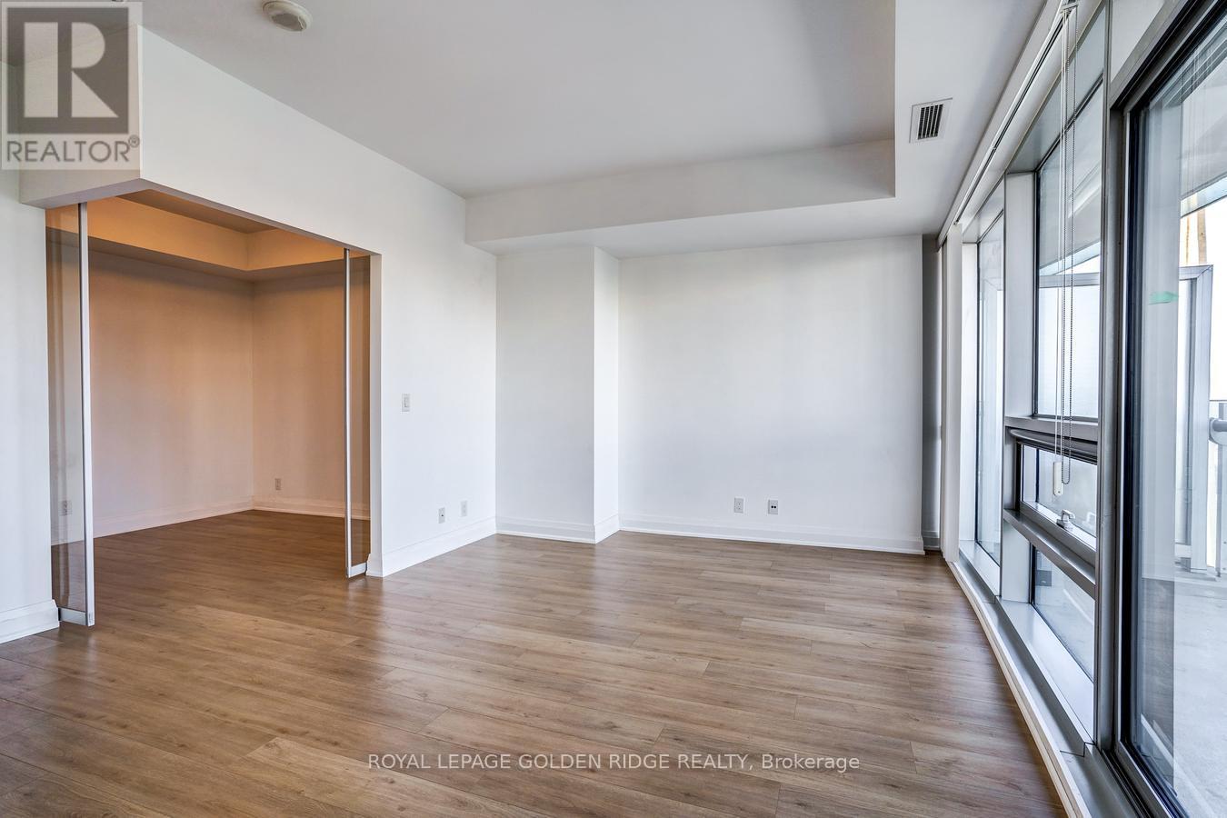 #5809 14 YORK STREET - 13
