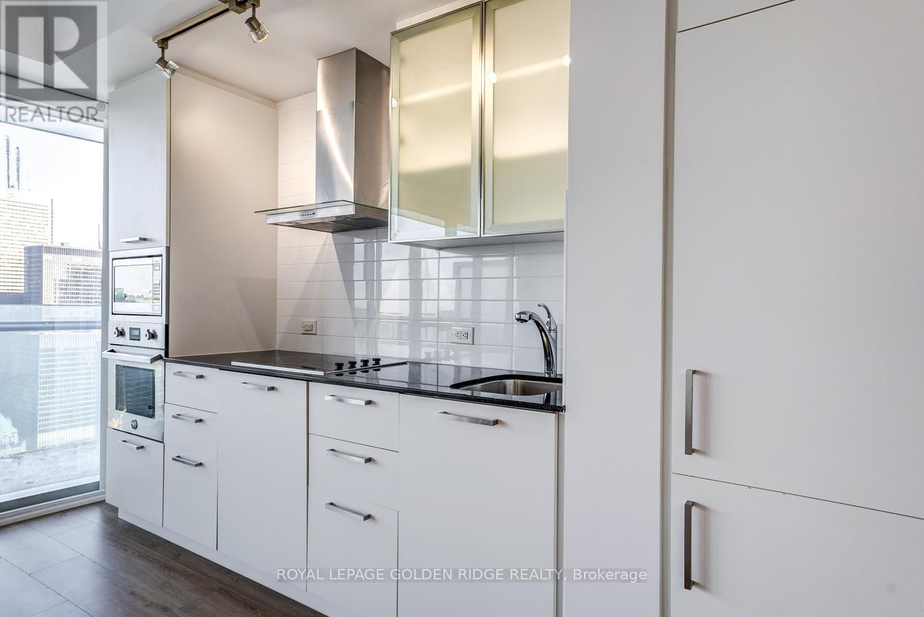 #5809 14 YORK STREET - 15