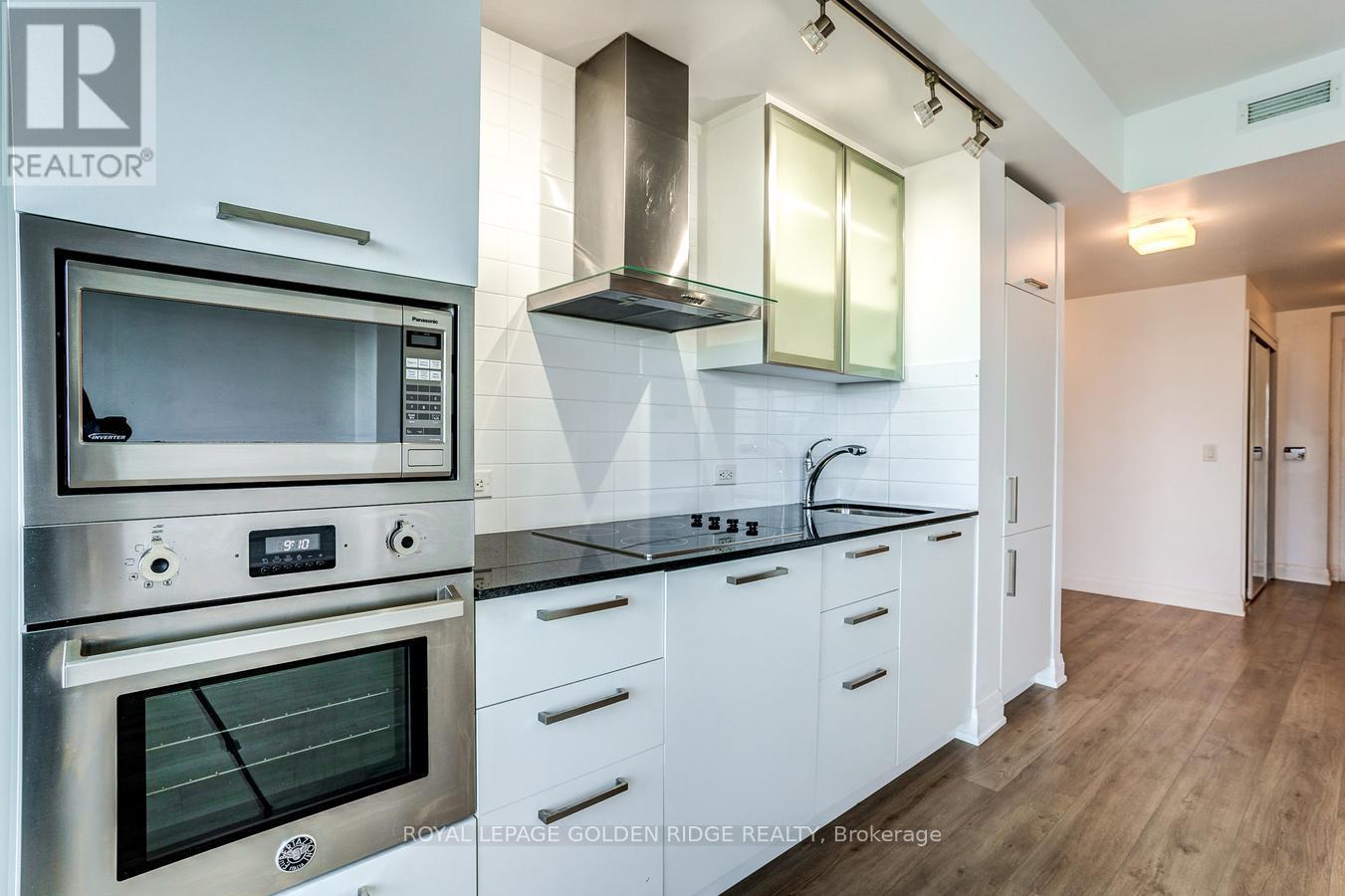 #5809 14 YORK STREET - 16