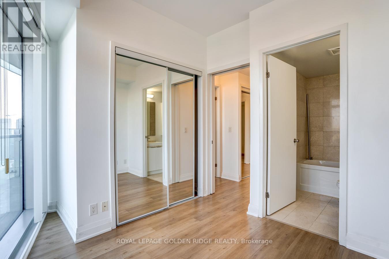 #5809 14 YORK STREET - 22