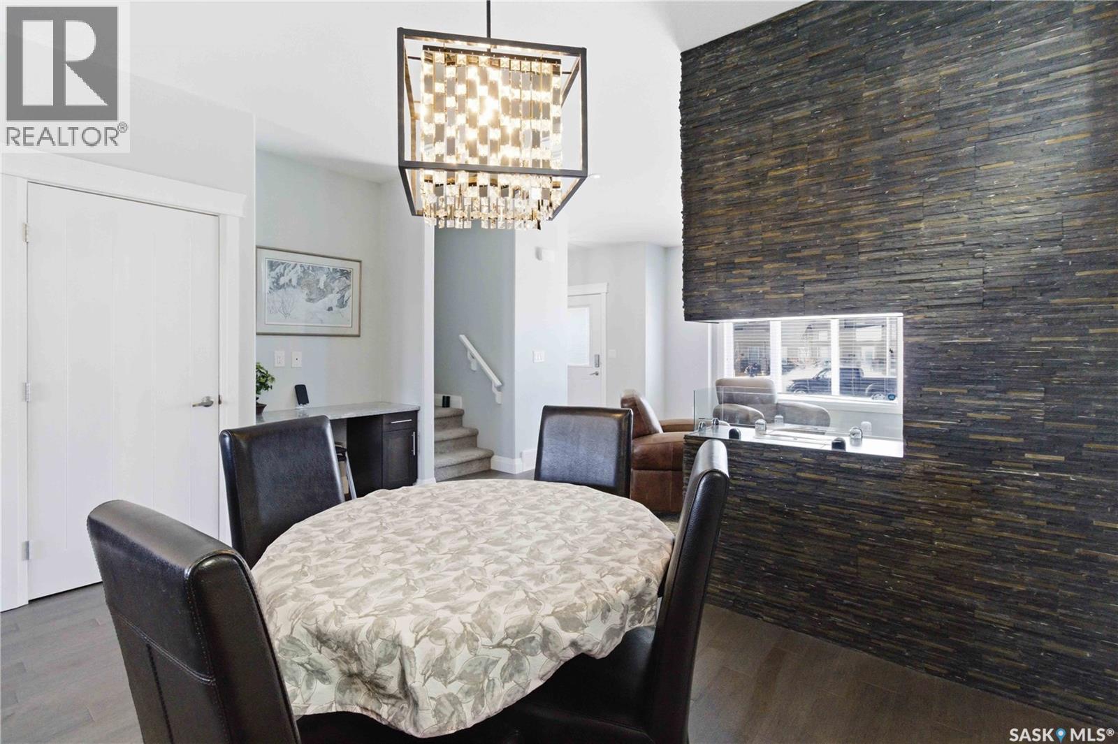 #23 111 ROSEWOOD GATE N - 12