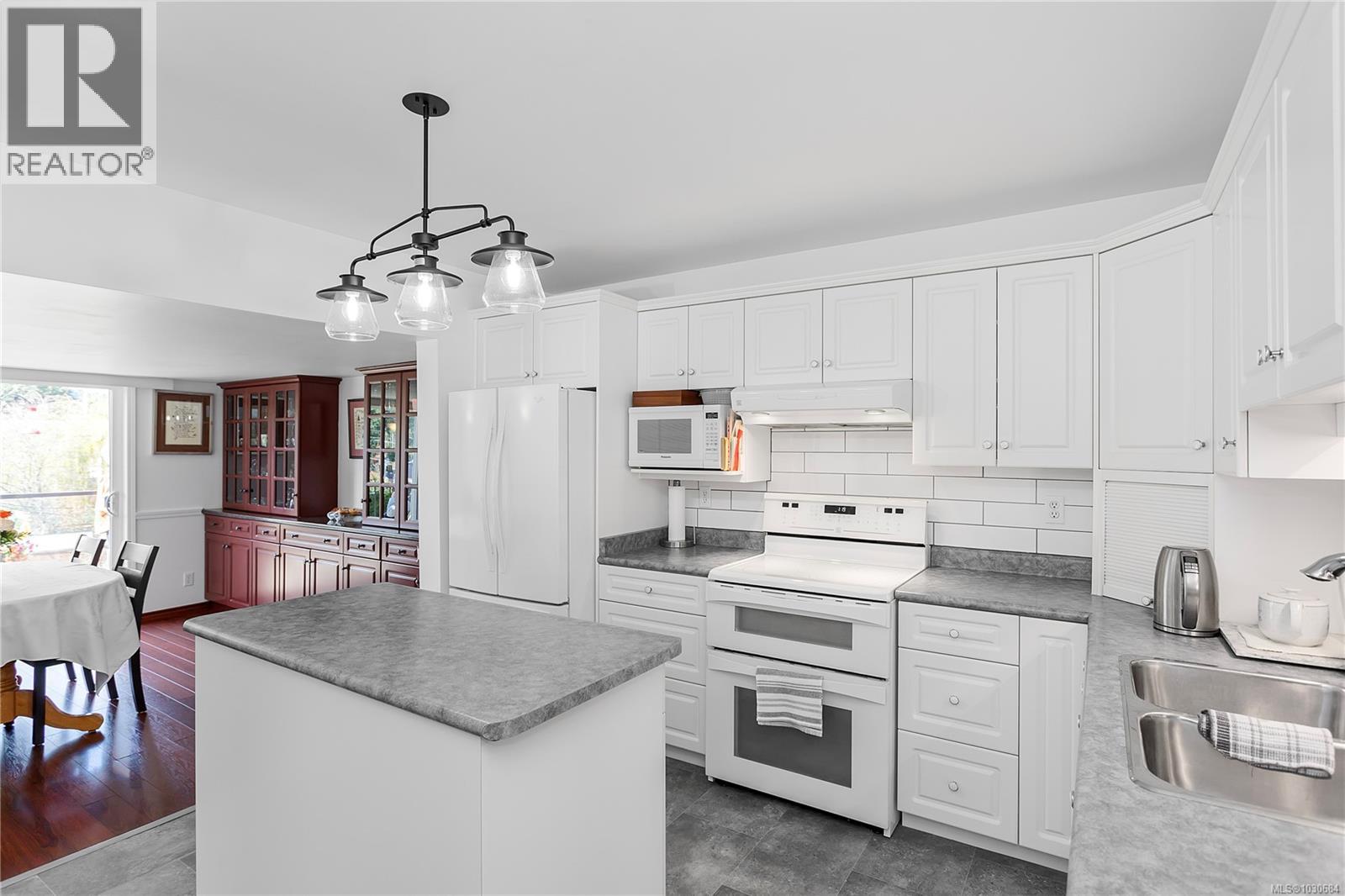 154 COLUMBIA ST - 10