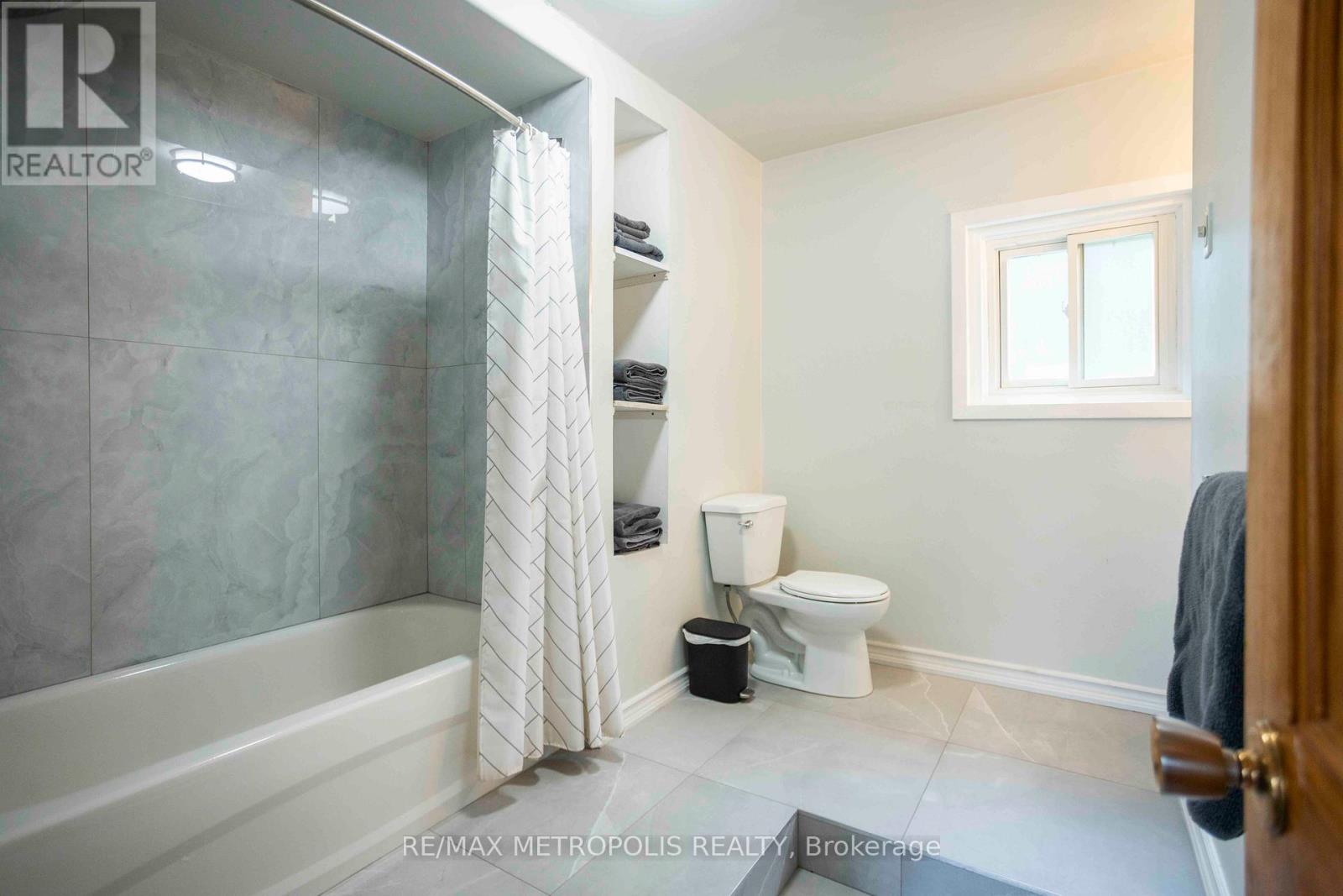 56 GEORGIAN MANOR DRIVE - 13