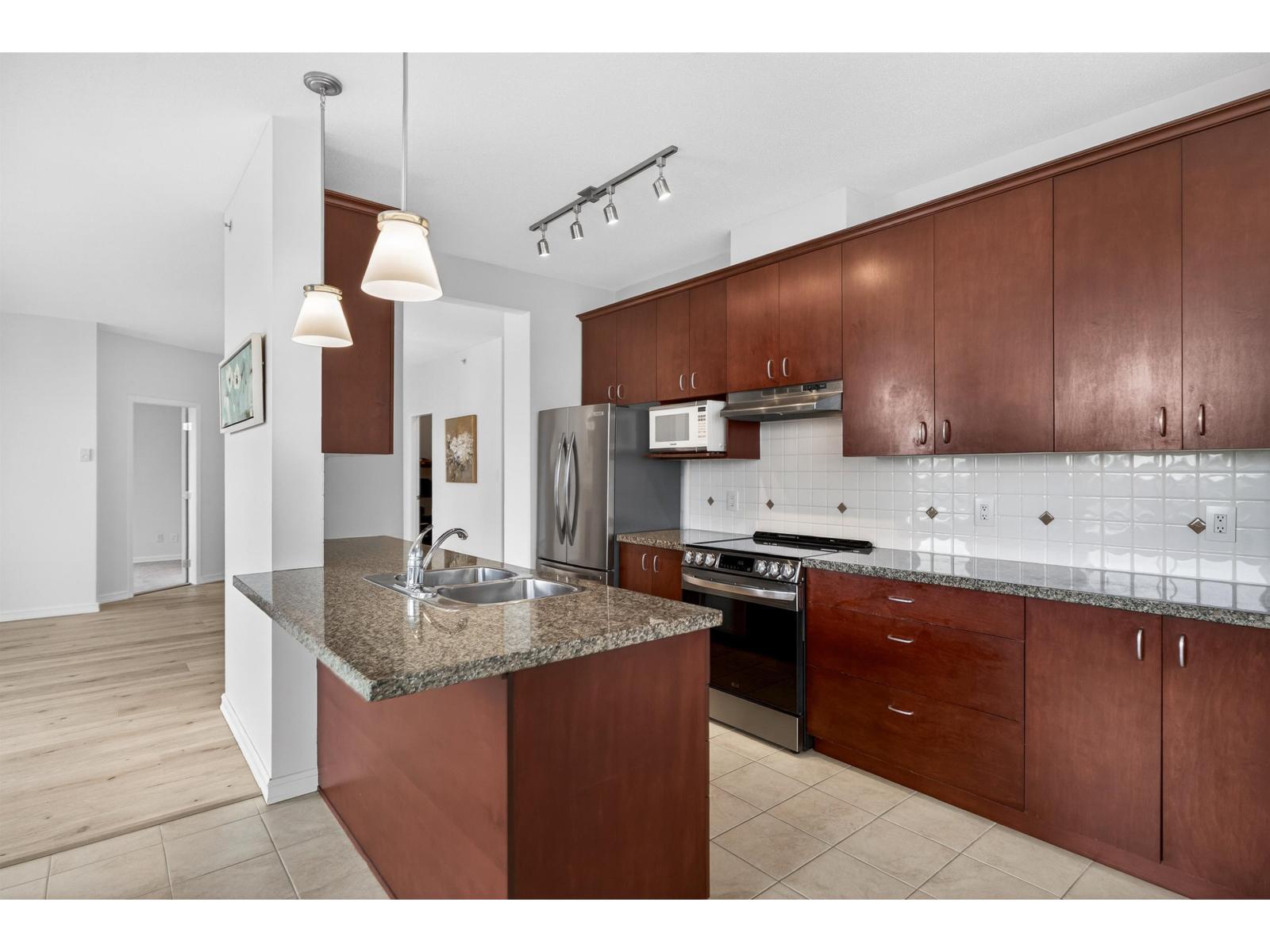 406 1551 FOSTER STREET, White Rock