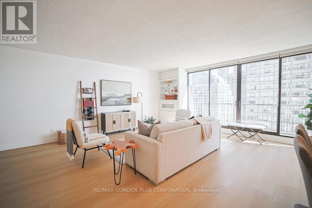 #2232 33 HARBOUR SQUARE - 22