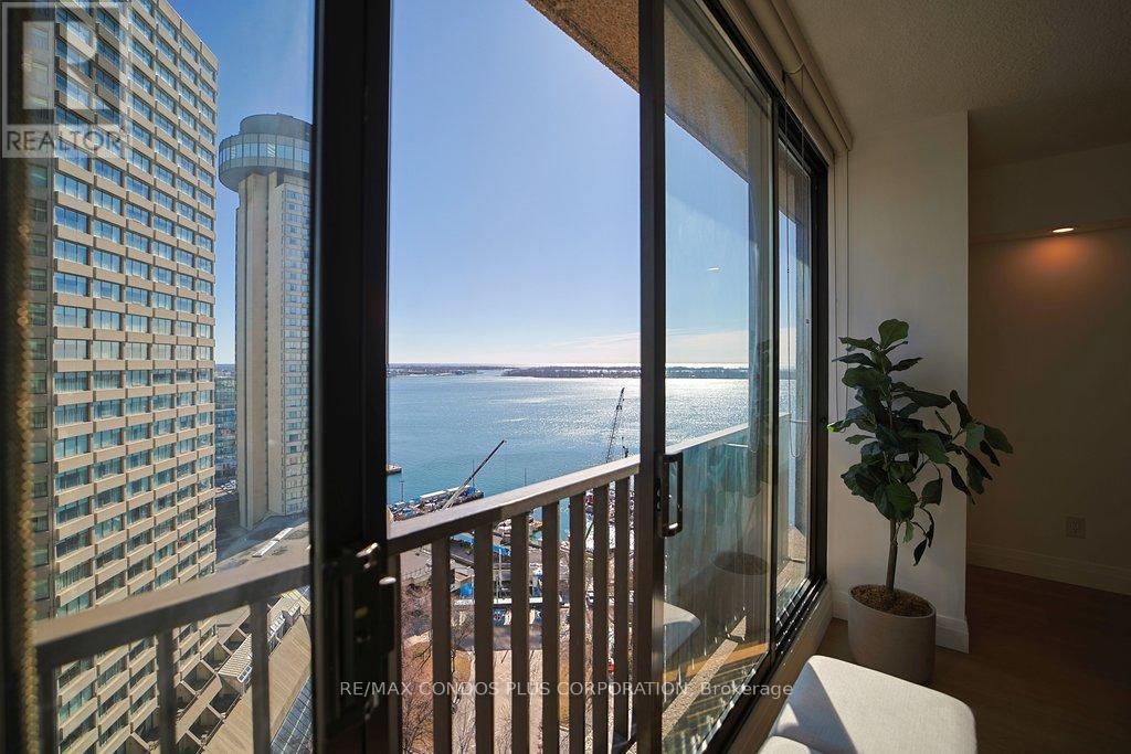 #2232 33 HARBOUR SQUARE - 13
