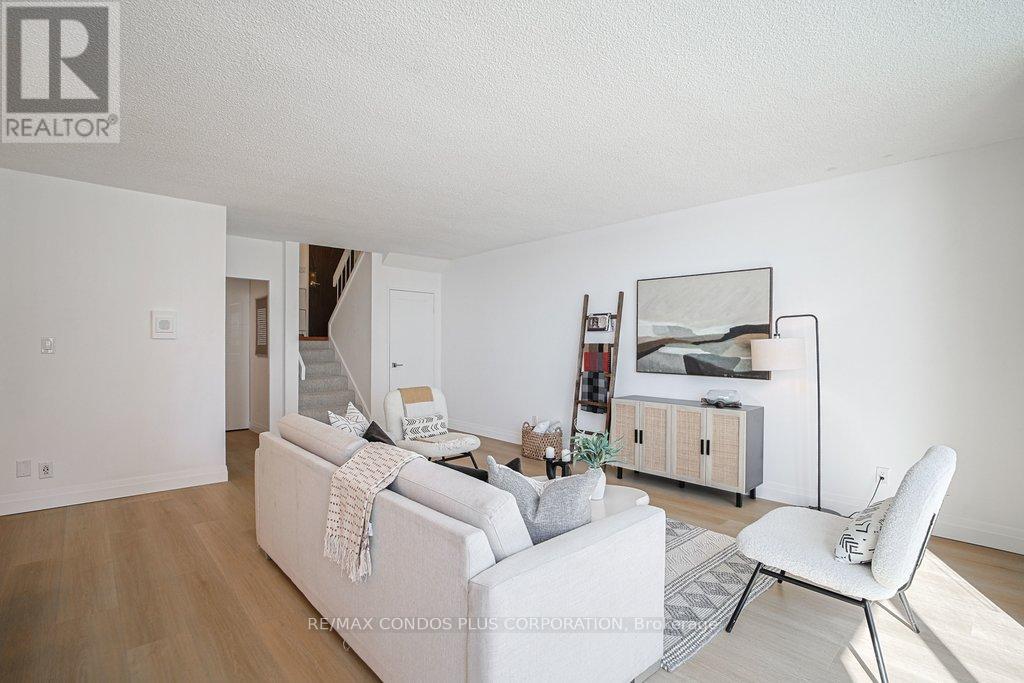 #2232 33 HARBOUR SQUARE - 27