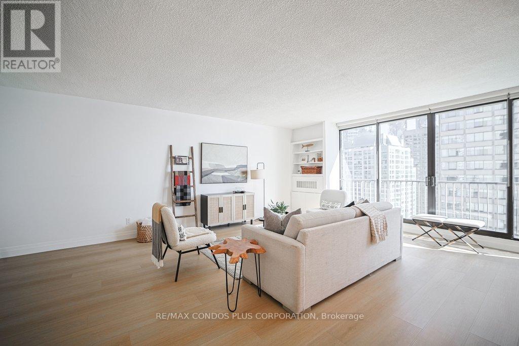 #2232 33 HARBOUR SQUARE - 26
