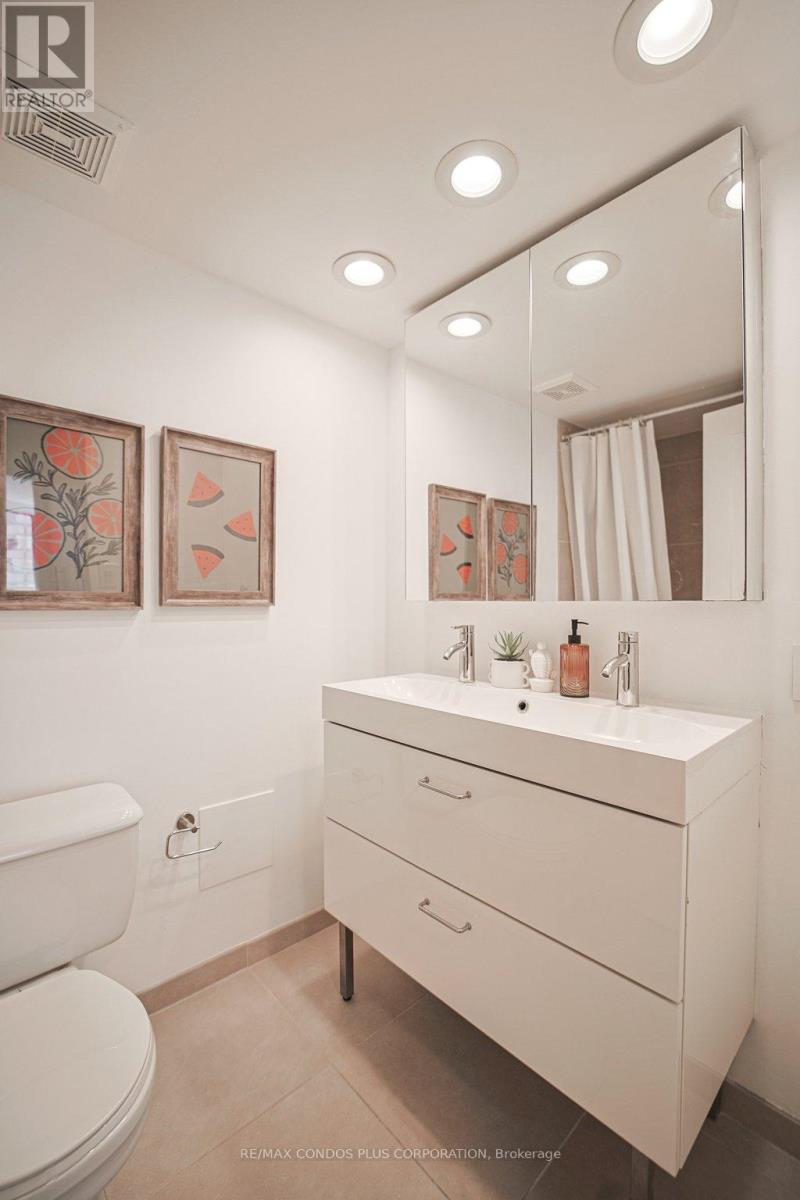 #2232 33 HARBOUR SQUARE - 35