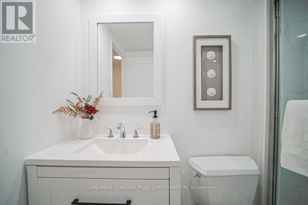 #2232 33 HARBOUR SQUARE - 33