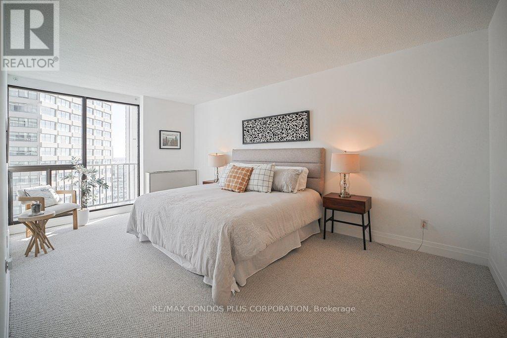 #2232 33 HARBOUR SQUARE - 37