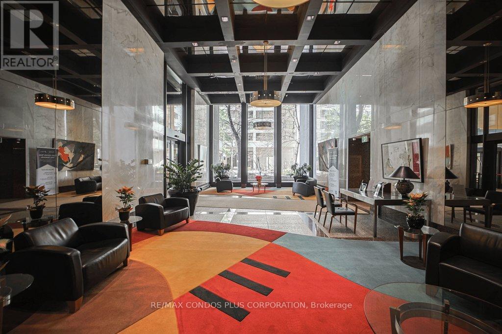 #2232 33 HARBOUR SQUARE - 40
