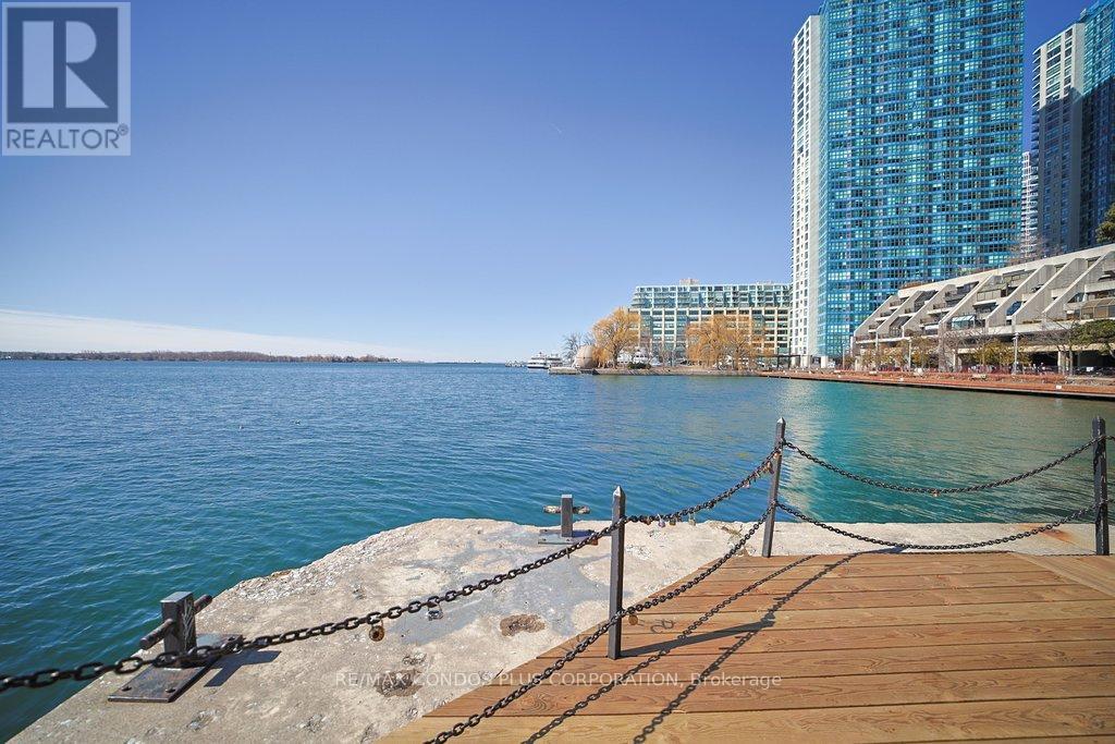 #2232 33 HARBOUR SQUARE - 42
