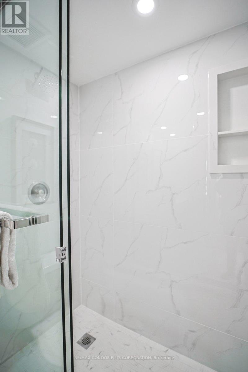 #2232 33 HARBOUR SQUARE - 34