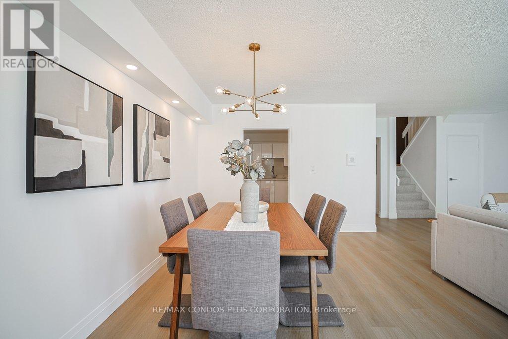 #2232 33 HARBOUR SQUARE - 32