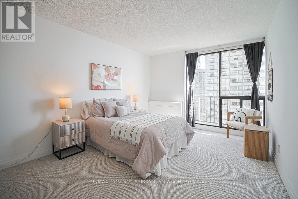 #2232 33 HARBOUR SQUARE - 36