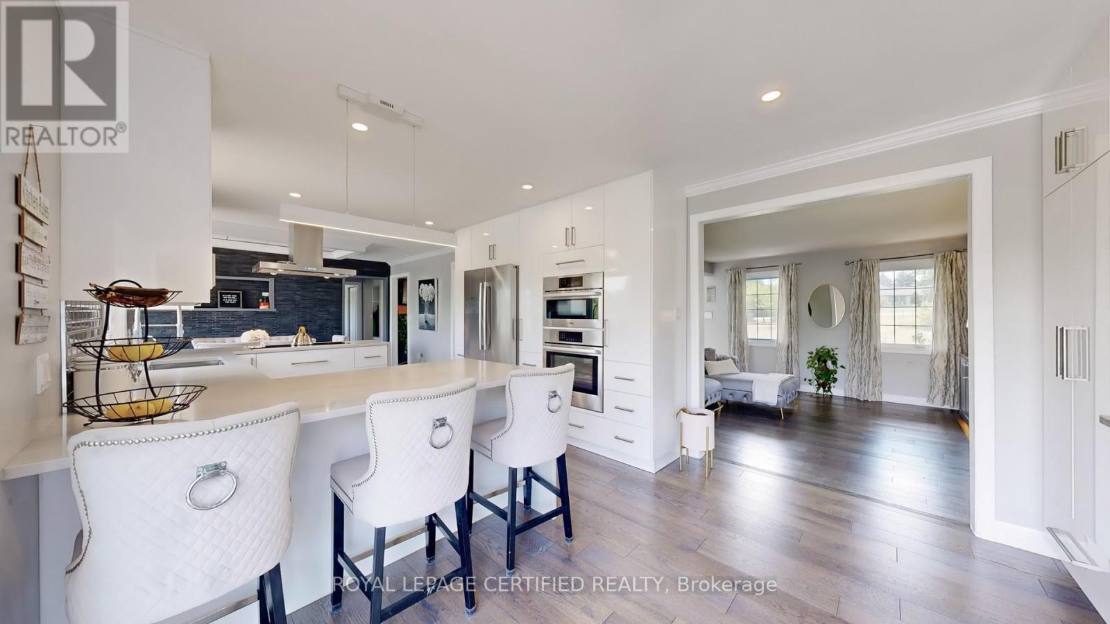 9 OLDFIELD COURT - 12