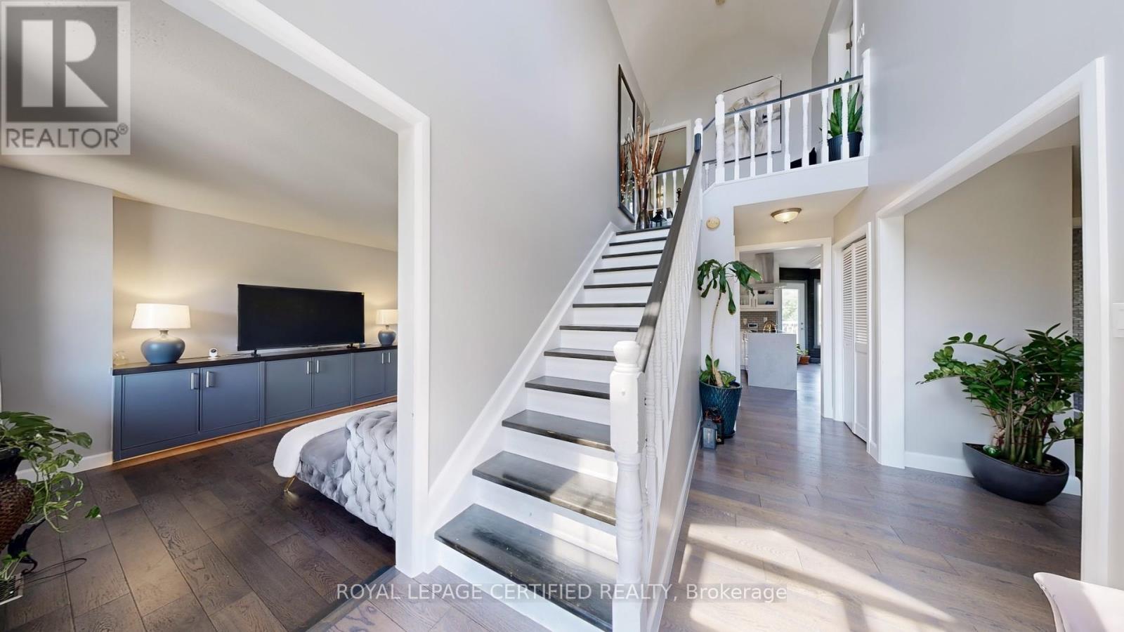 9 OLDFIELD COURT - 24
