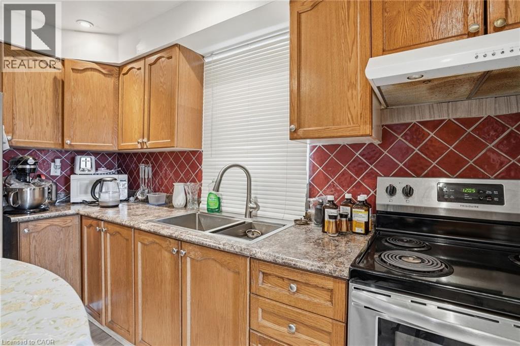 61 GRAHAM AVENUE N - 10