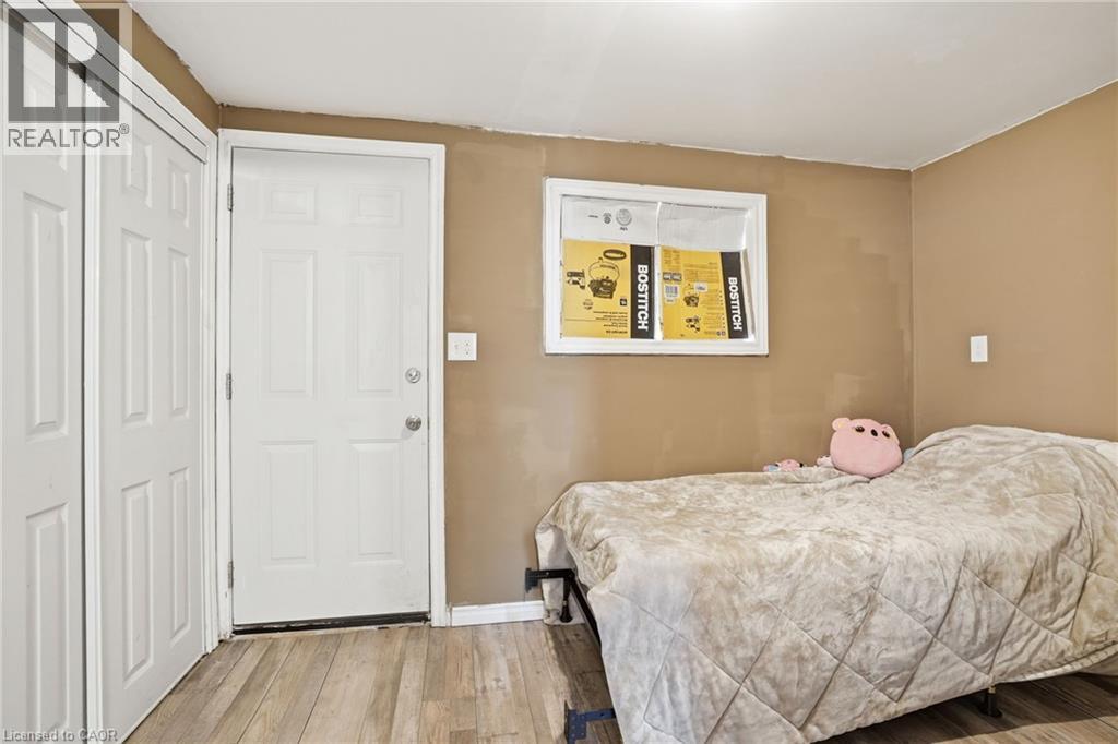 61 GRAHAM AVENUE N - 11