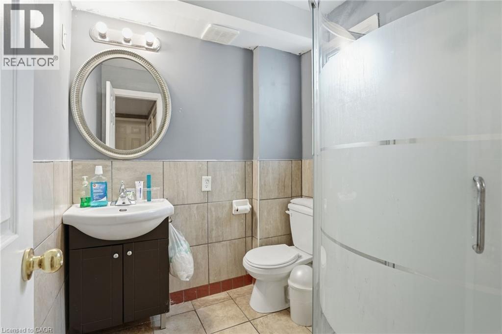 61 GRAHAM AVENUE N - 14