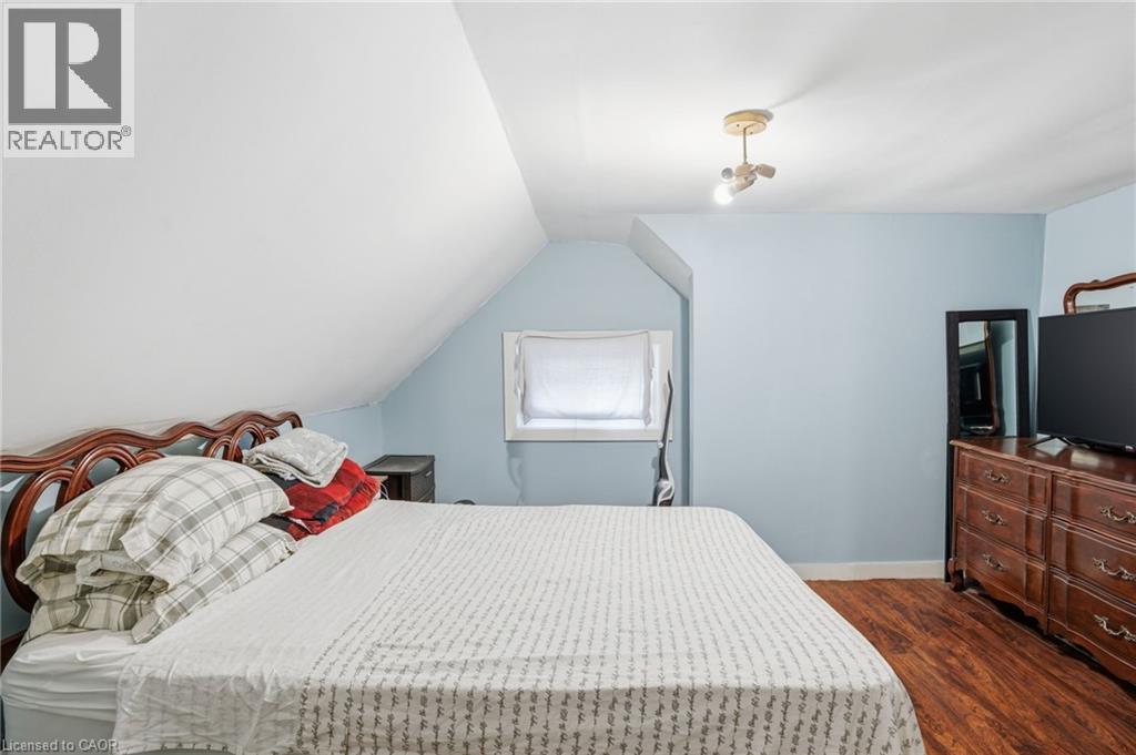 61 GRAHAM AVENUE N - 15