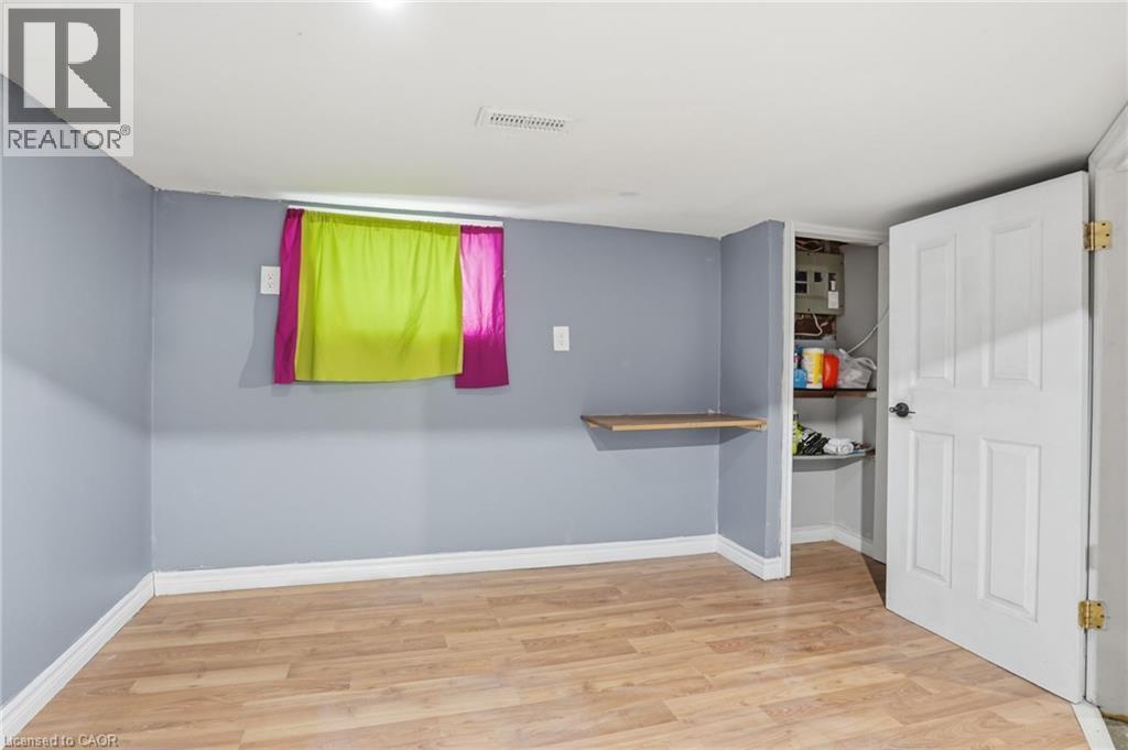 61 GRAHAM AVENUE N - 20